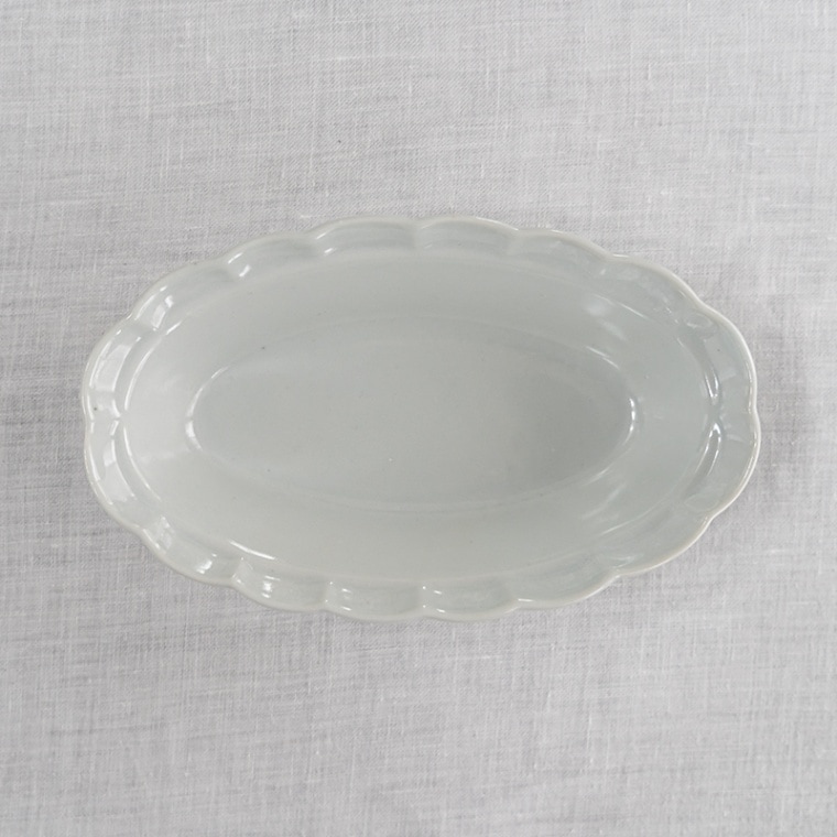 【個展予約商品】乳白釉楕円輪花鉢　土井善男