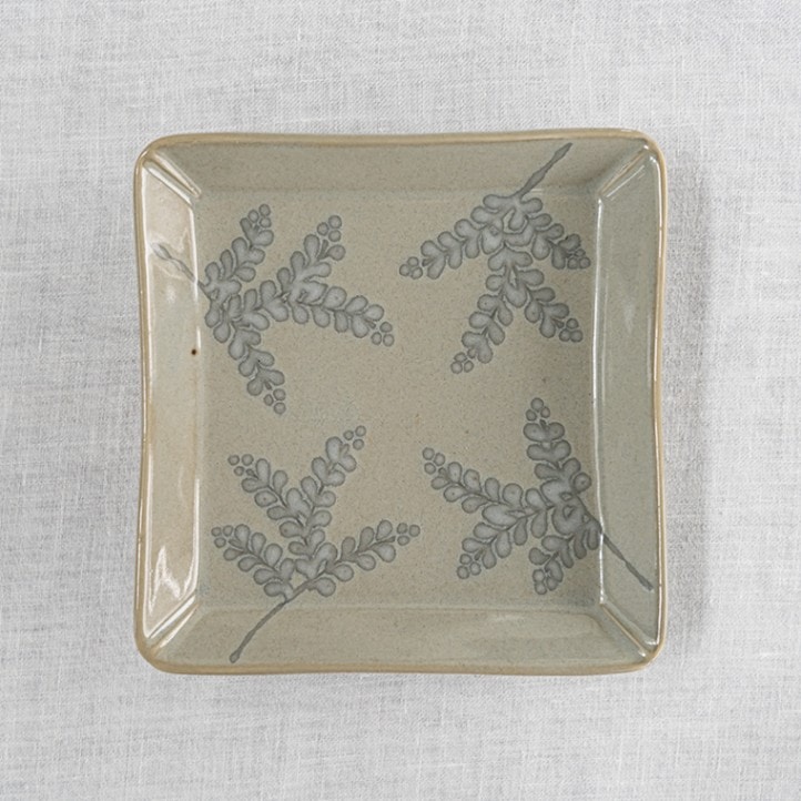 【個展予約商品】薄墨草花文四方板皿　土井善男