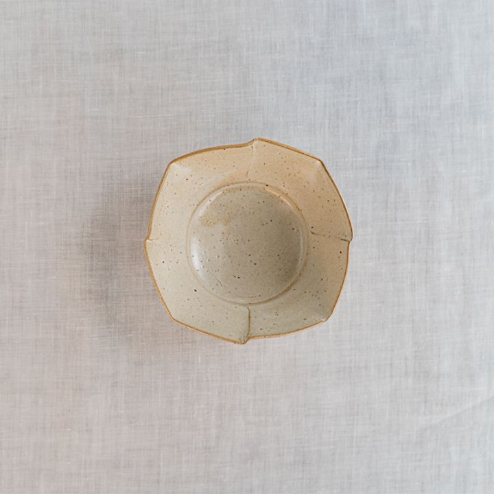 【個展商品】白釉松皮菱小鉢(J-24)　中里健太