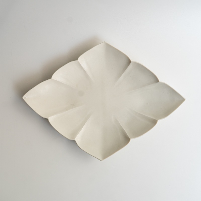 【個展予約商品】マット釉白磁菱形皿 中　宮田竜司