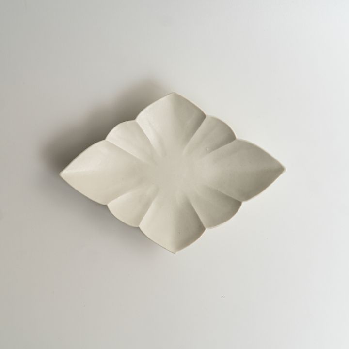 【個展予約商品】マット釉白磁菱形皿 小　宮田竜司
