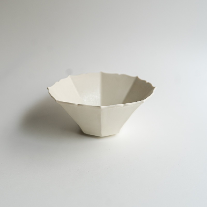 【個展予約商品】マット釉白磁面取稜花小鉢　宮田竜司