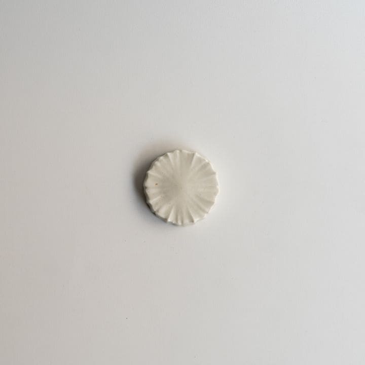 【個展予約商品】マット釉白磁箸置き丸　宮田竜司