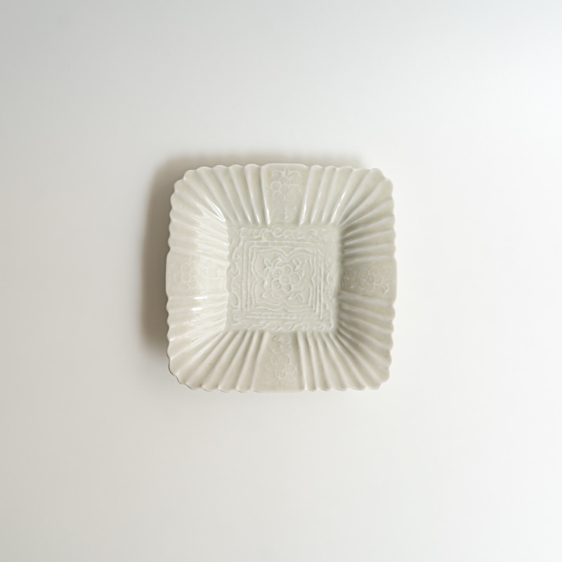 灰青釉輪花角皿 前田麻美 | 全ての商品 | 【公式通販】器のある暮らし