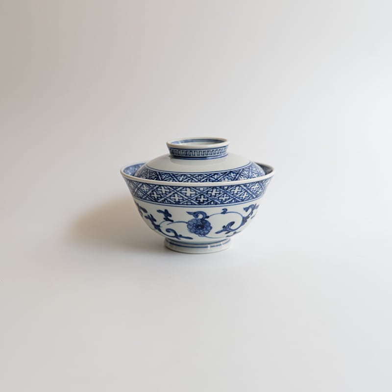 染付碗　2点 蓋付碗染付唐草 萠窯 | 作家から選ぶ,萠窯 | 【公式通販】器のある暮らし