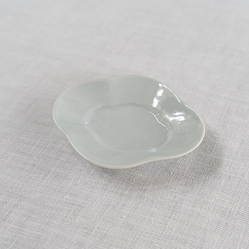 乳白釉木瓜小皿　土井善男