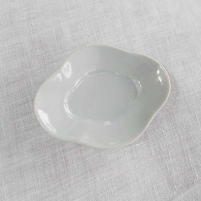 乳白釉木瓜小皿　土井善男