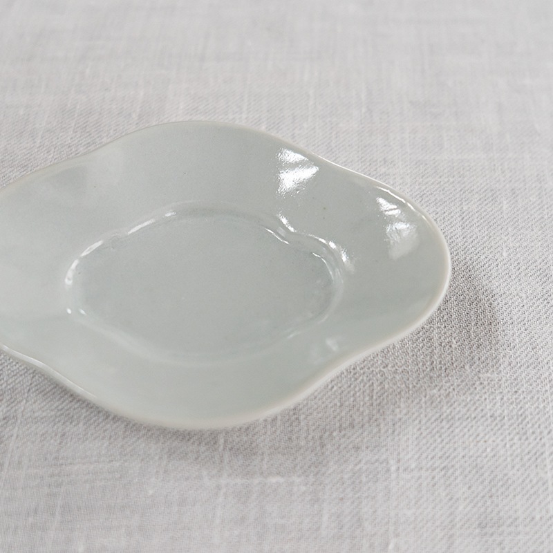 乳白釉木瓜小皿　土井善男