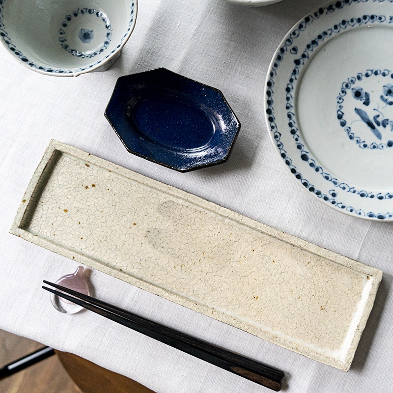 料理の映える青を取り入れたコーディネート