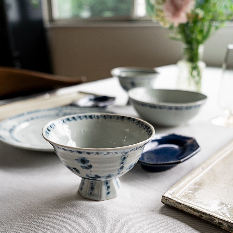 料理の映える青を取り入れたコーディネート