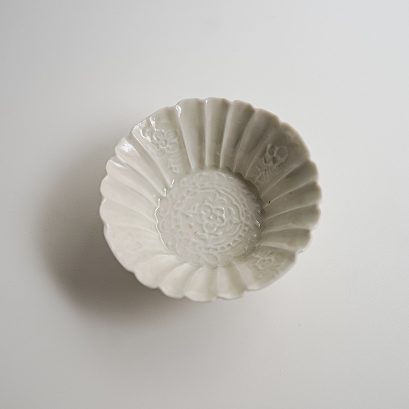 個展予約商品】灰青釉輪花小鉢 前田麻美 | 作家から選ぶ,前田麻美