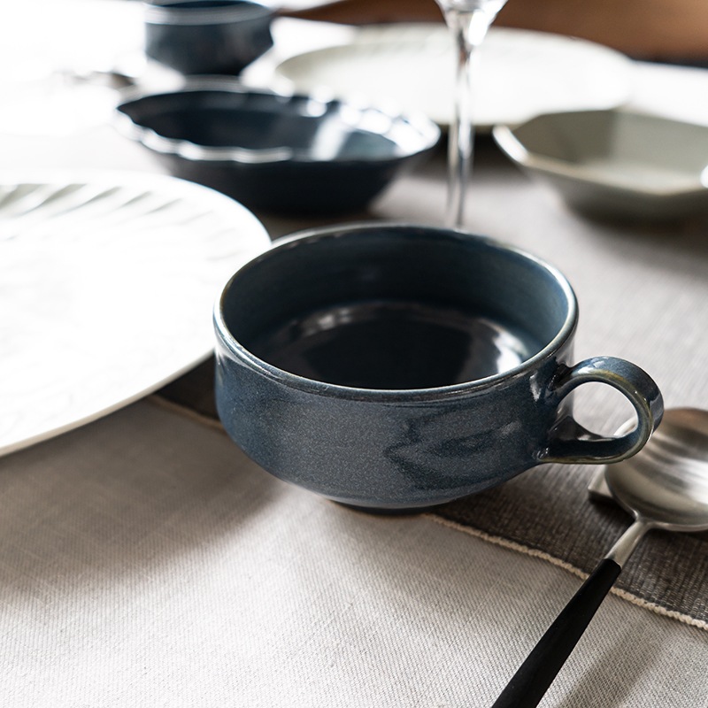 爽やかに食卓を飾るコーディネート