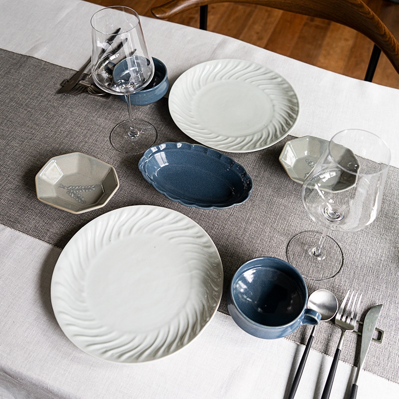 爽やかに食卓を飾るコーディネート