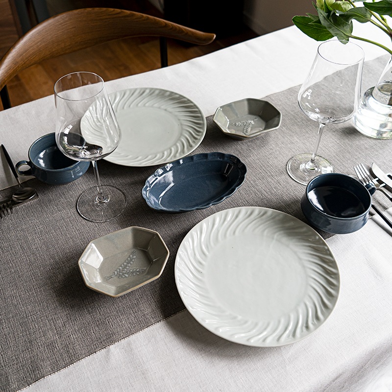 爽やかに食卓を飾るコーディネート