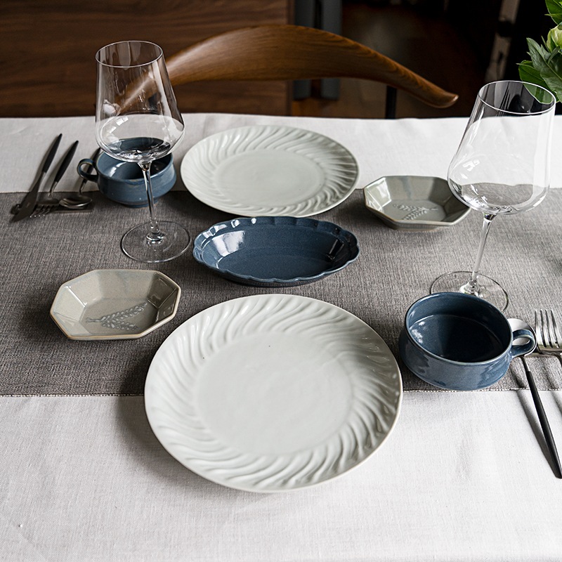 爽やかに食卓を飾るコーディネート