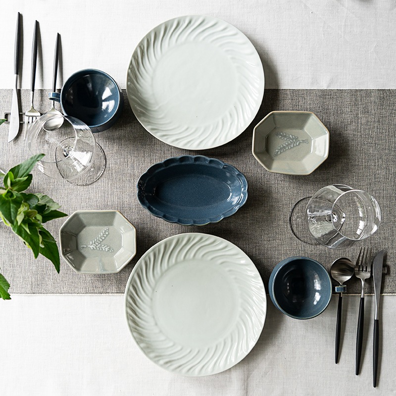 爽やかに食卓を飾るコーディネート