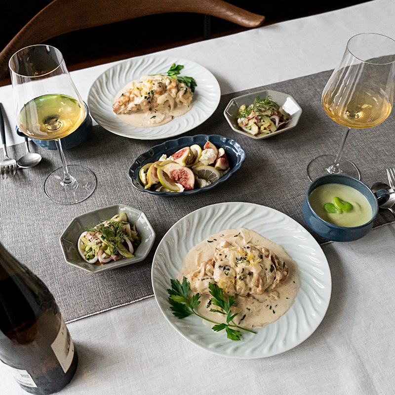 爽やかに食卓を飾るコーディネート