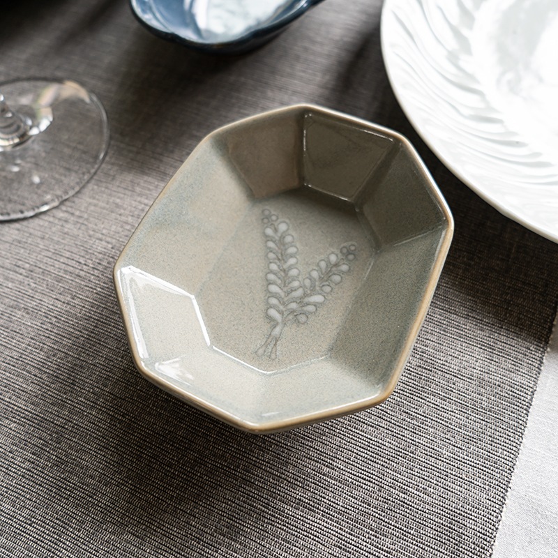 爽やかに食卓を飾るコーディネート