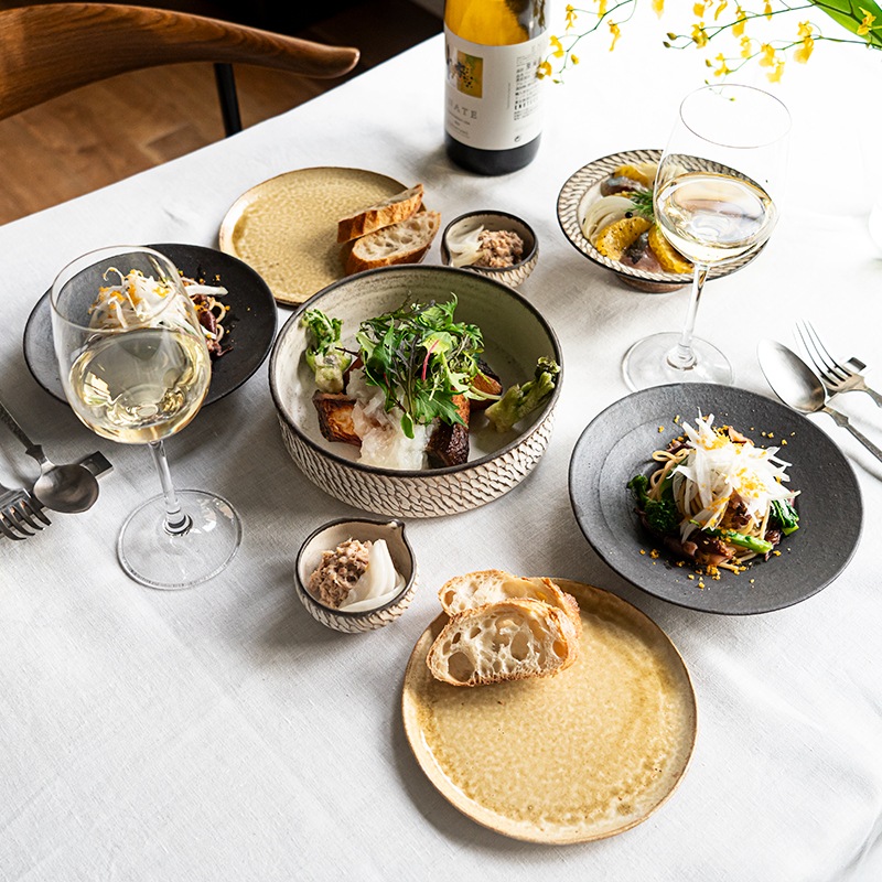 暖かい日差しが差し込むコーディネート