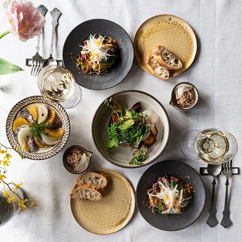 暖かい日差しが差し込むコーディネート