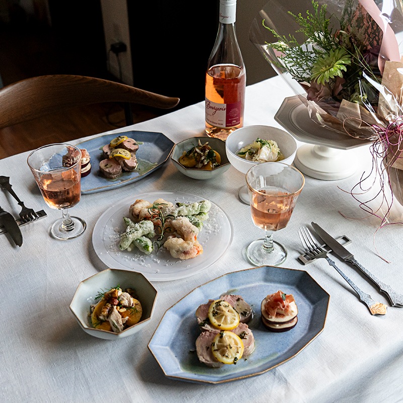 ホワイトとブルーの女子会コーディネート