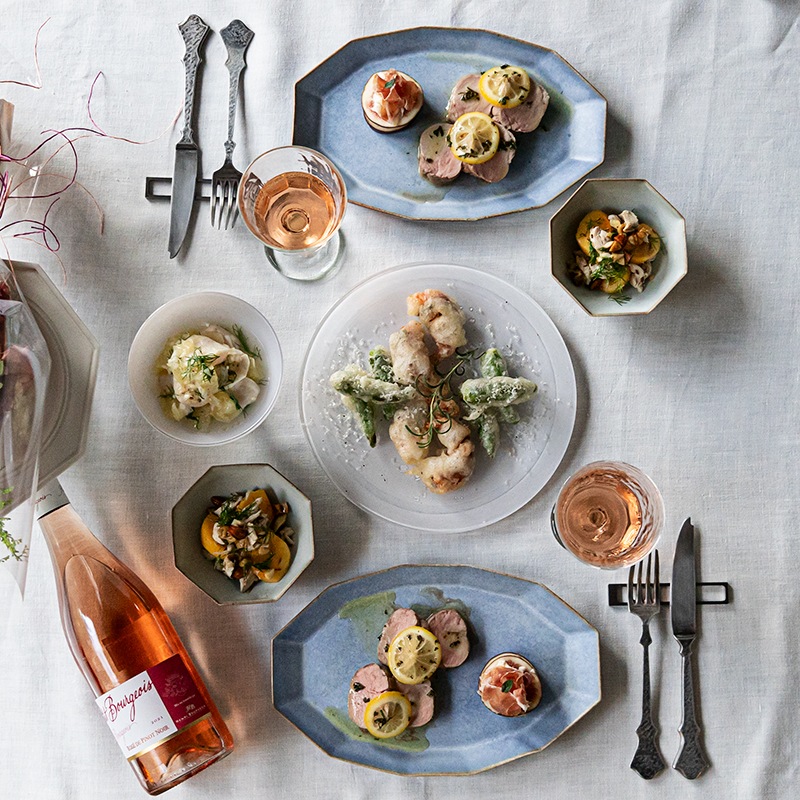 ホワイトとブルーの女子会コーディネート