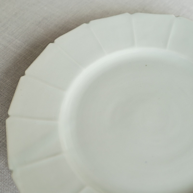 【予約商品】[別注コラボ] 6.5寸皿色絵花ゆらぎ(A) 堀畑蘭