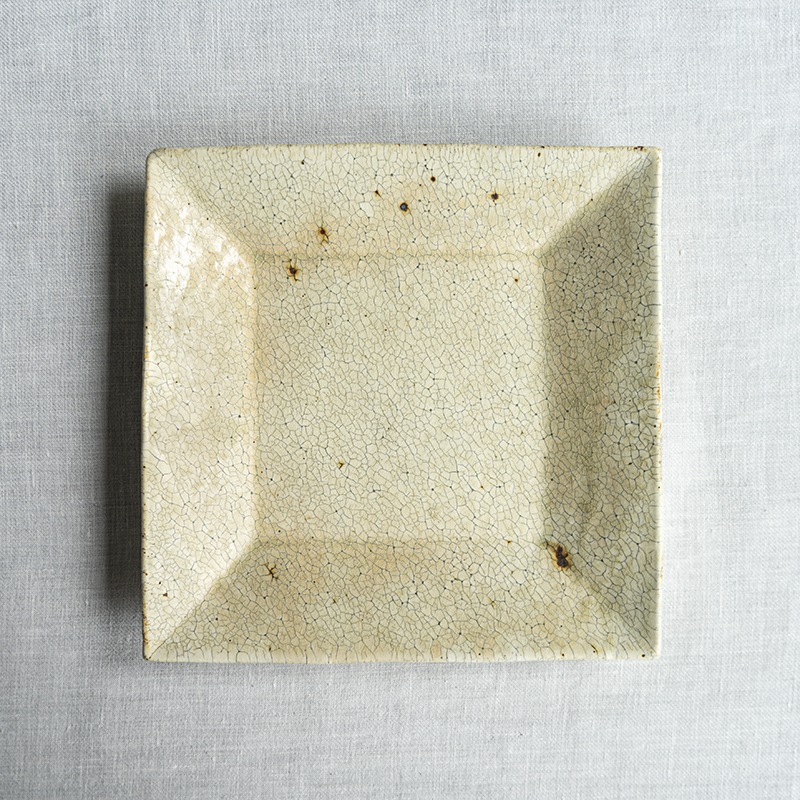 尾形アツシ　四方皿　ヒビ粉引 個展】ヒビ粉引四方皿 尾形アツシ | 作家から選ぶ,尾形アツシ | 【公式