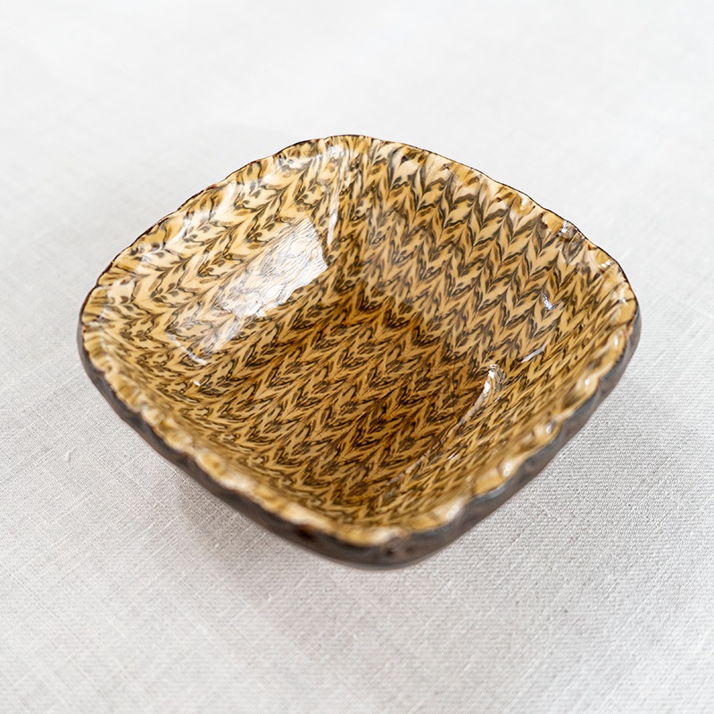 スリップウェア角鉢3寸(ヘリンボーン文様)　伊藤丈浩