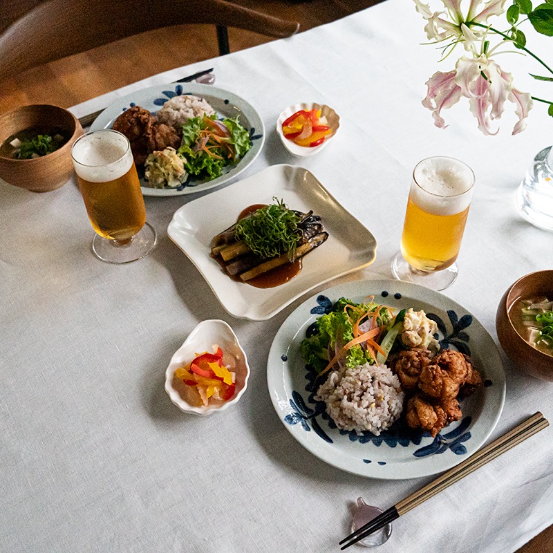 青花を取り入れたコーディネート