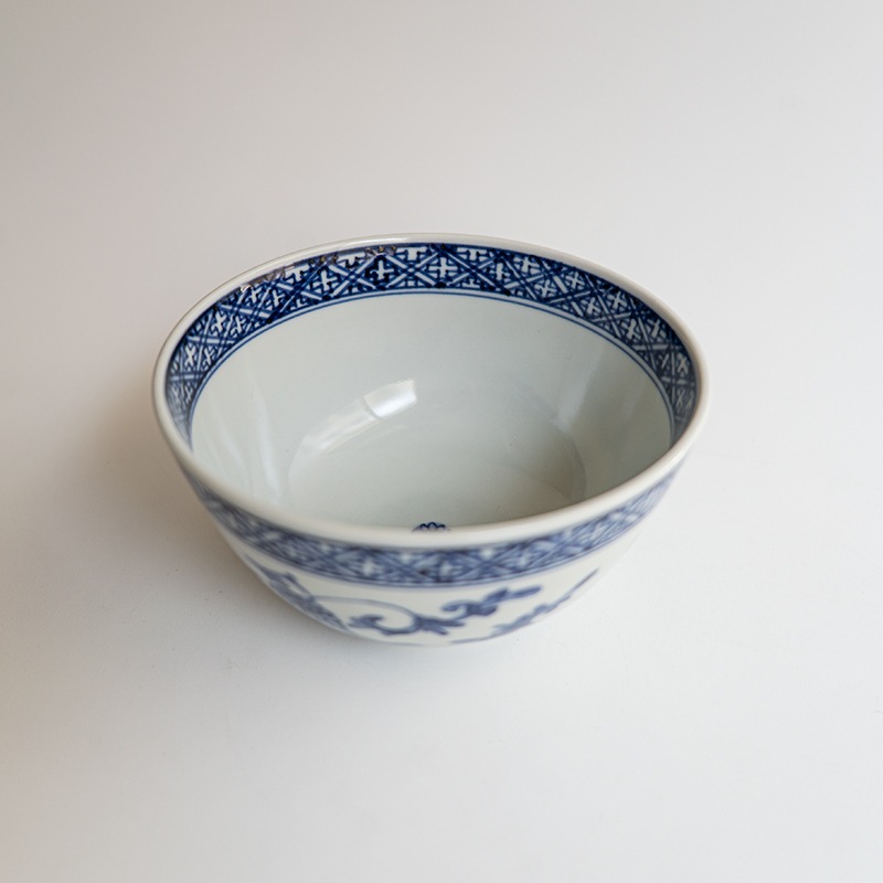 四寸碗染付唐草 萠窯 | 作家から選ぶ,萠窯 | 【公式通販】器のある暮らし