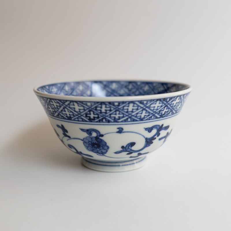 蓋付碗染付唐草 萠窯 | 作家から選ぶ,萠窯 | 【公式通販】器のある暮らし