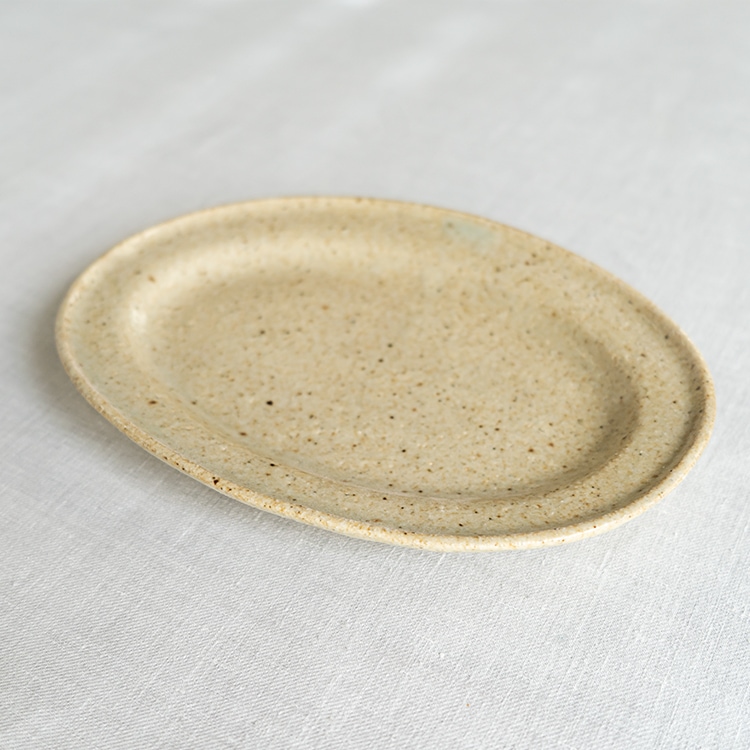 個展予約商品】粉引オーバル皿M 及川静香 | 作家から選ぶ,及川静香