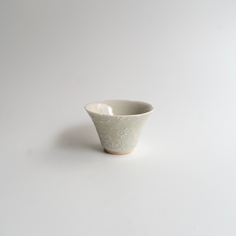 灰青釉花七宝小杯 前田麻美 | 全ての商品 | 【公式通販】器のある暮らし