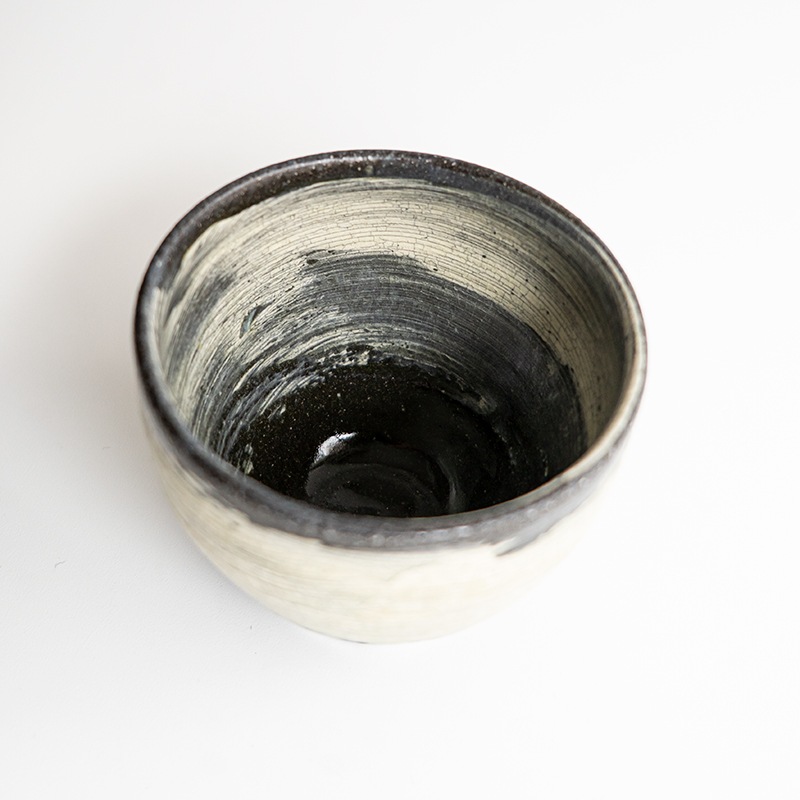 個展】黒地刷毛目小カップ 尾形アツシ | 作家から選ぶ,尾形アツシ