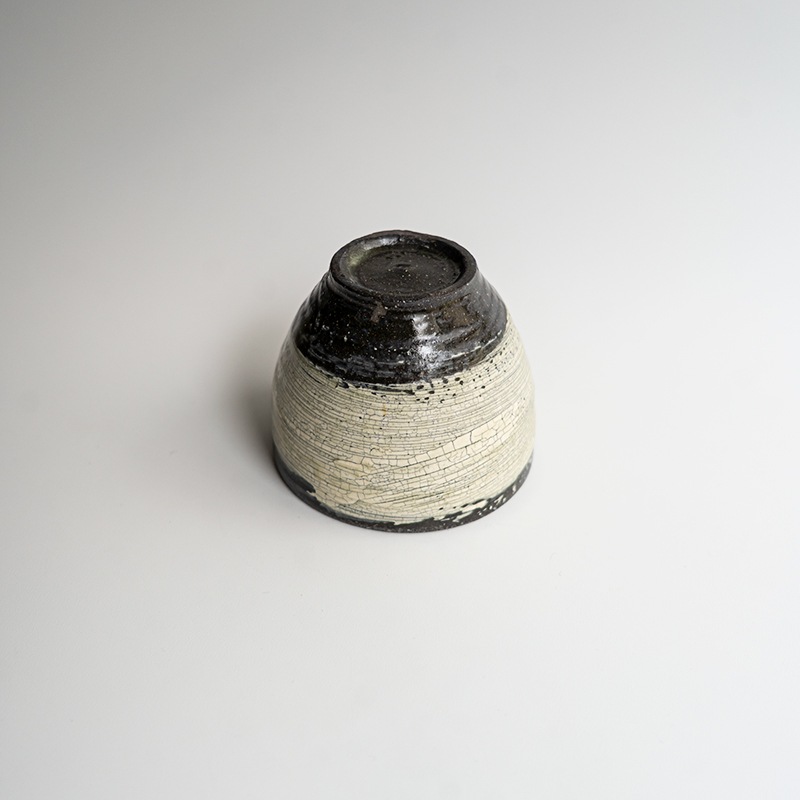 個展】黒地刷毛目小カップ 尾形アツシ | 作家から選ぶ,尾形アツシ