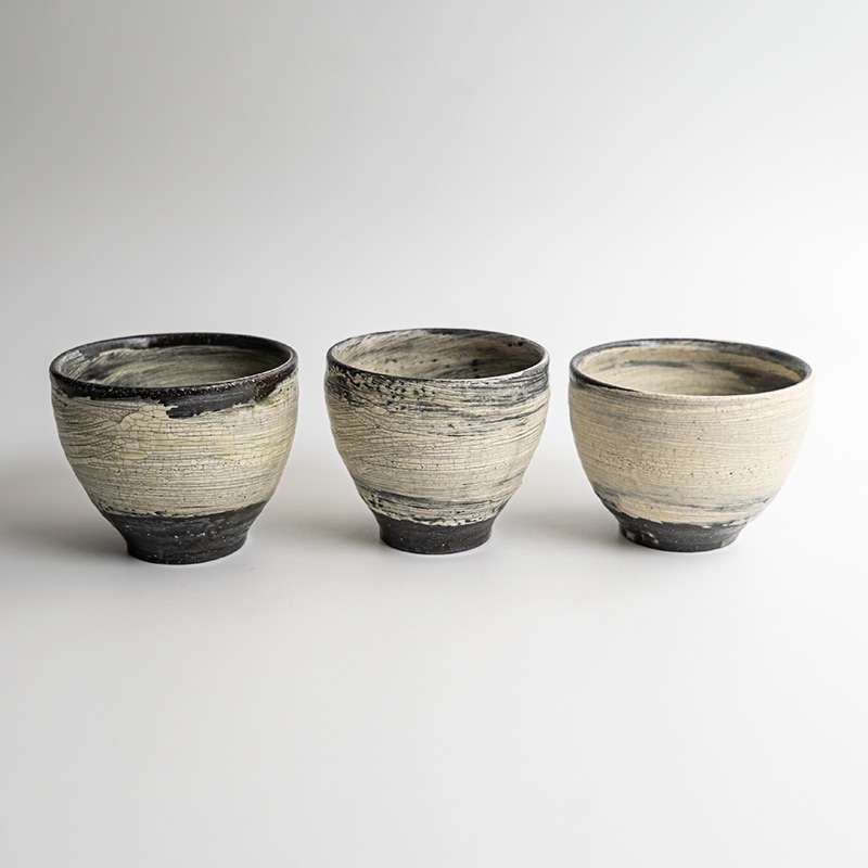 個展】黒地刷毛目小カップ 尾形アツシ | 作家から選ぶ,尾形アツシ