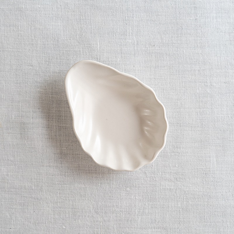 白釉貝がら小皿　亀田文