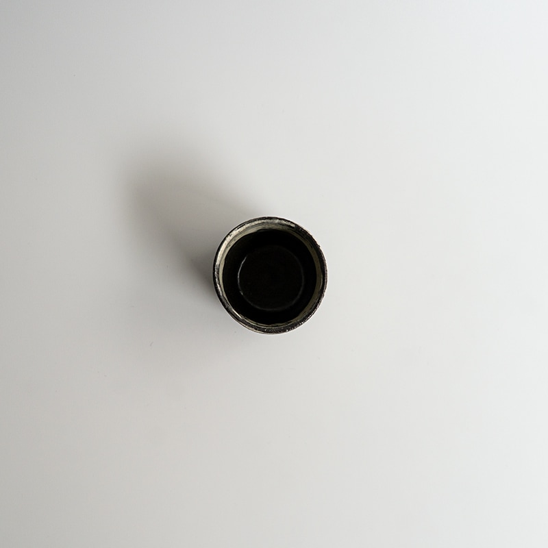 個展】黒地刷毛目筒ぐいのみ 尾形アツシ | 作家から選ぶ,尾形アツシ