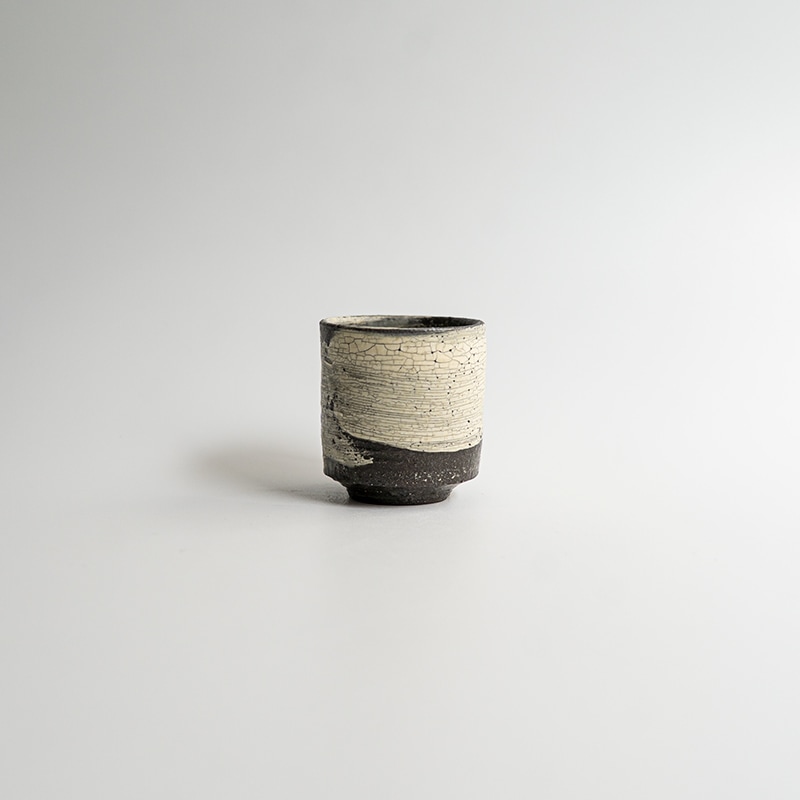 個展】黒地刷毛目筒ぐいのみ 尾形アツシ | 作家から選ぶ,尾形アツシ