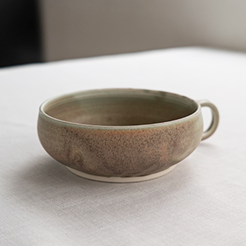 自然の色彩を感じるコーディネート