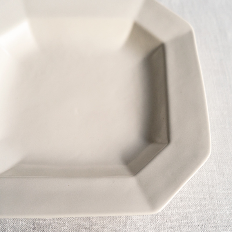 白釉7寸8角リム浅鉢 亀田文