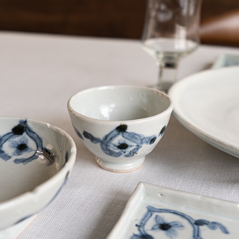 豊かな青と白のコーディネート