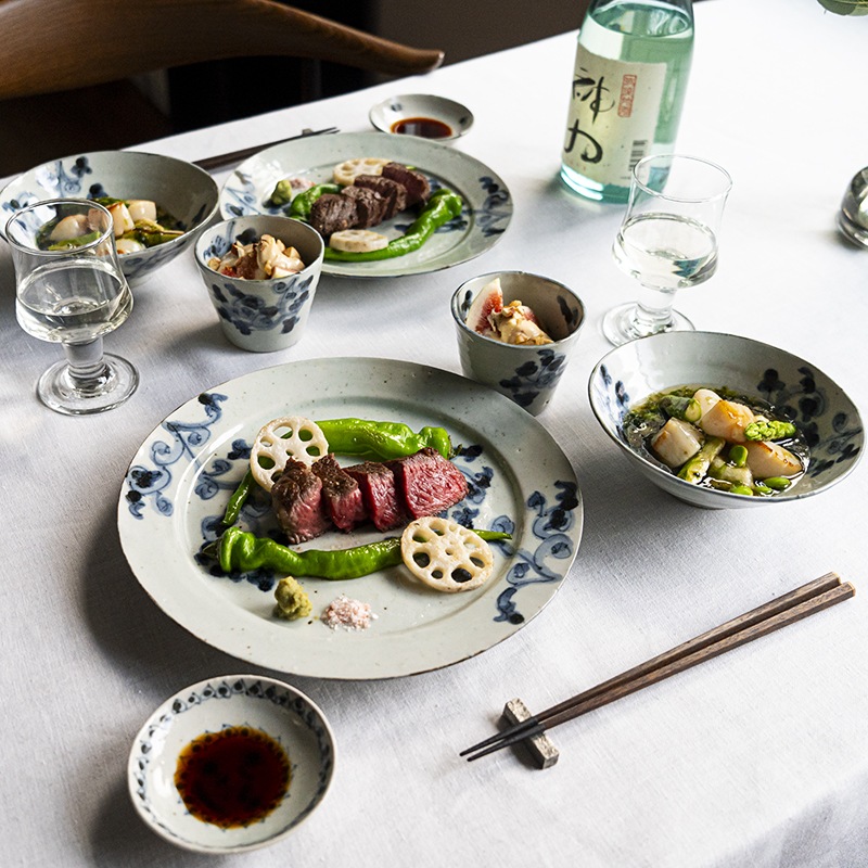 美しい染付で彩るコーディネート（7寸皿）