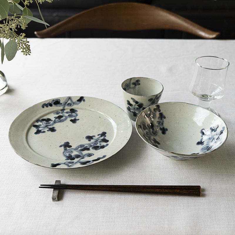 美しい染付で彩るコーディネート（7寸皿）