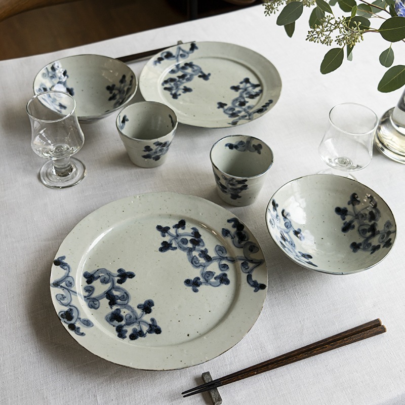 美しい染付で彩るコーディネート(8寸皿)