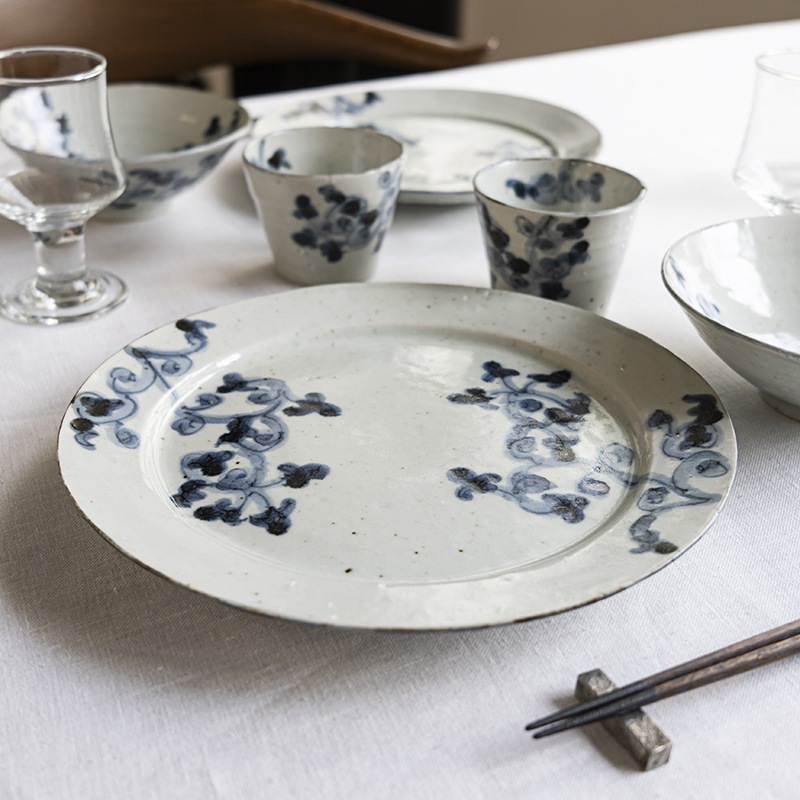 美しい染付で彩るコーディネート(8寸皿)