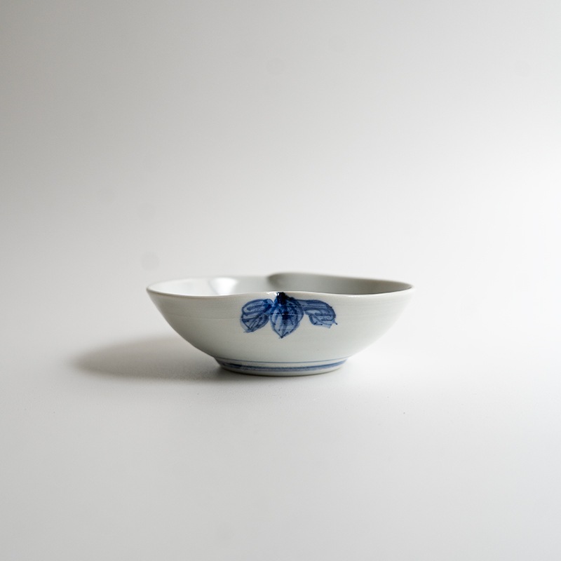 【個展】桃型皿色絵中（B）　萠窯