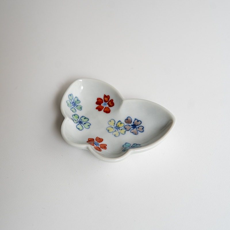 【個展】蝶々皿色絵桜　萠窯