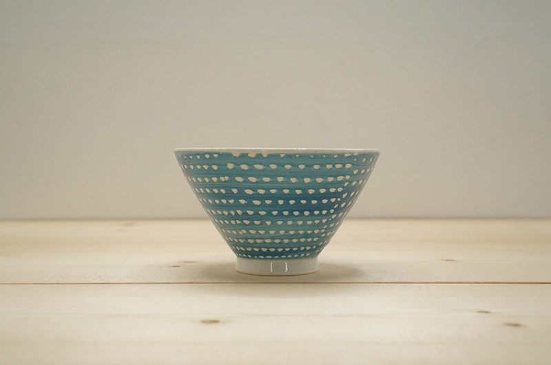 お茶碗　(波佐見焼カンナ削/水色)